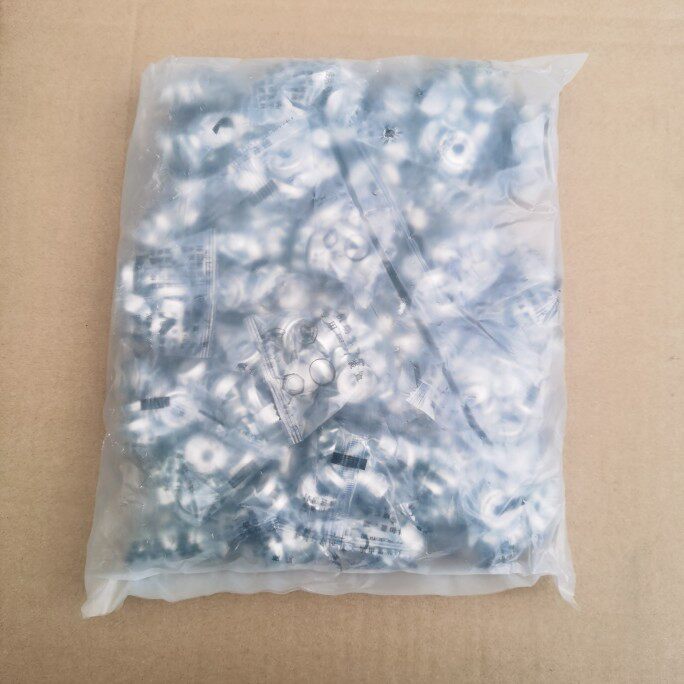 上汽车牌照框的防盗螺丝