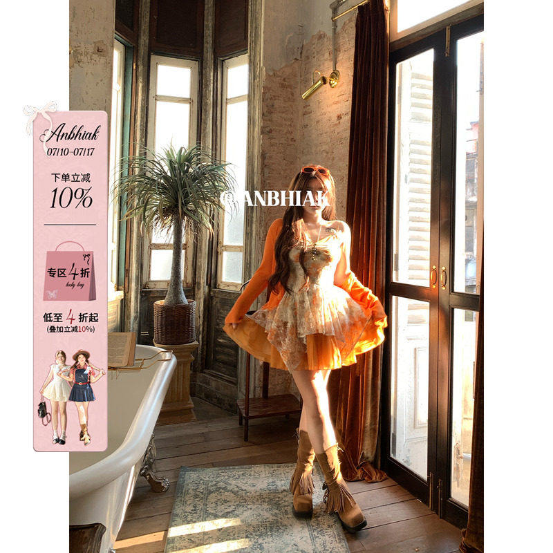 安妮不火橘烟漫藤精灵风蕾丝拼接吊带裙女新款微胖大尺码设计感裙