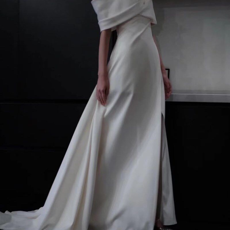法式缎面轻婚纱2024新款夏一字肩开叉礼服拖尾新娘结婚出门纱鱼尾