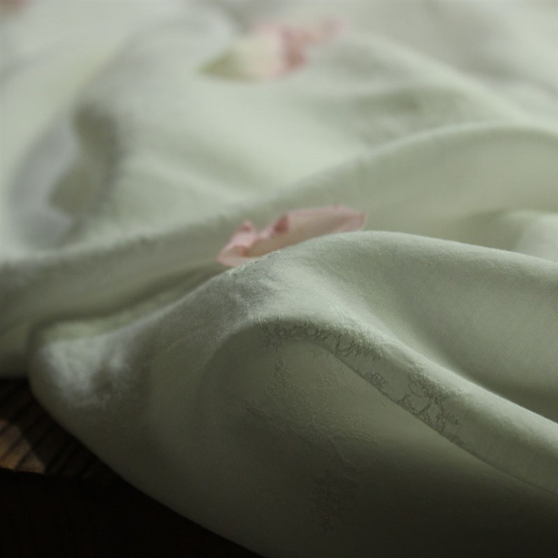 瓦娜家新品玫瑰花纤维布料高端裙袍衬衫带阵阵花香提花服装面料白