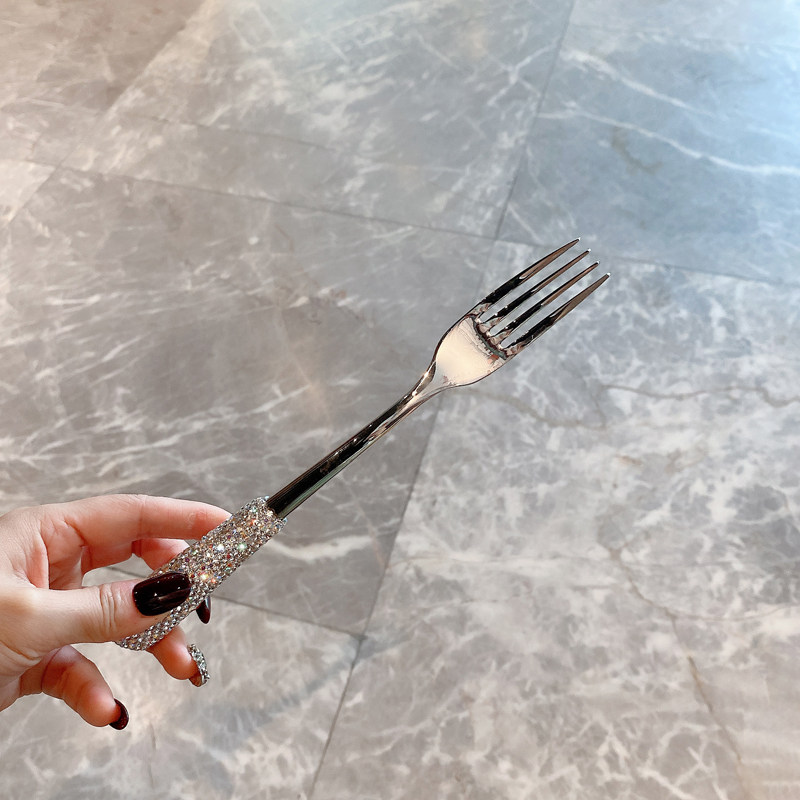 高档镶钻奢华西餐餐具套装家用韩式餐刀不锈钢叉子勺子餐具三件套