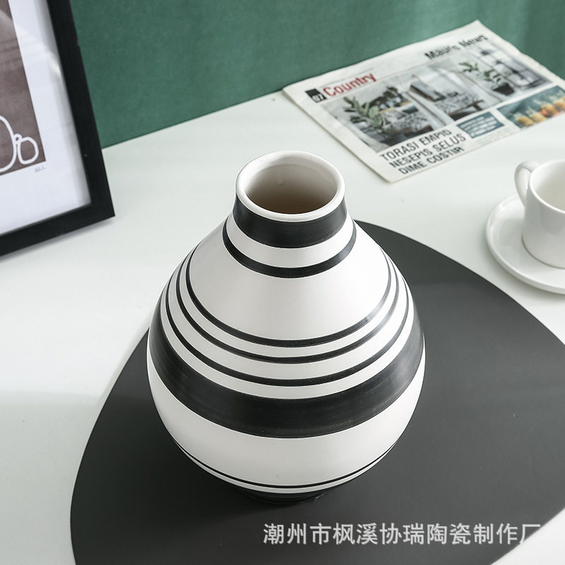 北欧简约陶瓷花瓶创意手绘黑白条纹花器样板间客厅家居摆件装饰品