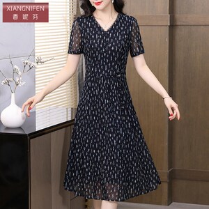 香妮芬夏季轻奢高级感中年妈妈连衣裙2024新款夏装洋气高贵修身裙