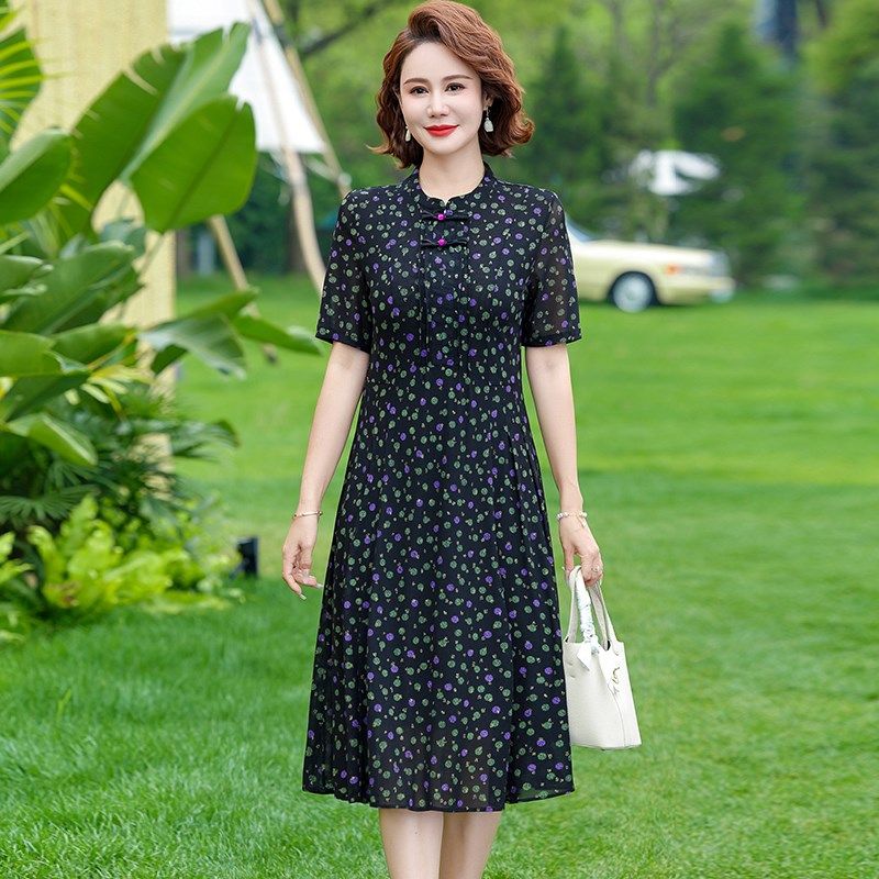 中年妈妈夏装短袖洋气连衣裙2024新款中老年女装夏季大码碎花裙子