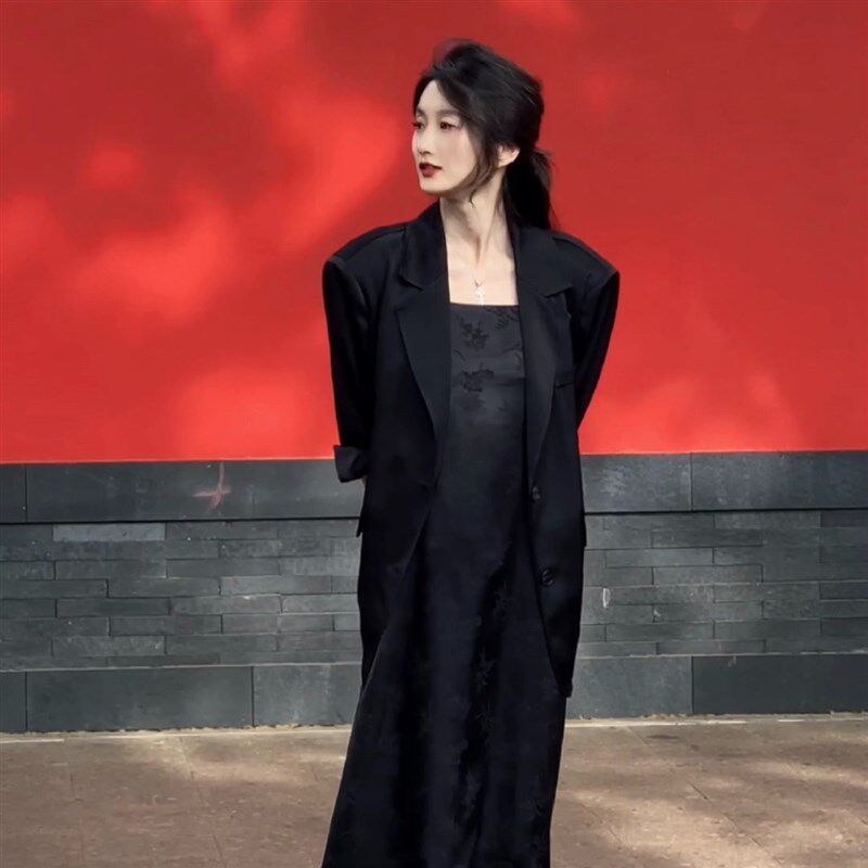 轻奢高级感薄款后背开叉缎面西装女2024夏季新款休闲百搭防晒外套