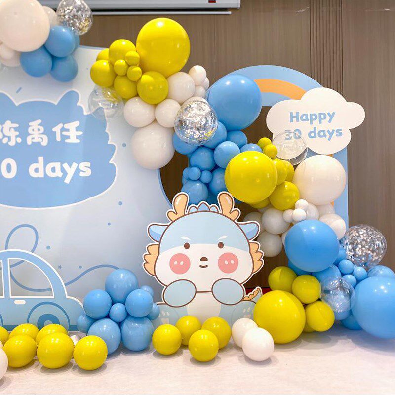 卡通龙宝宝30满月啦酒店餐厅现场气球氛围装扮定制KT板背景拍照墙