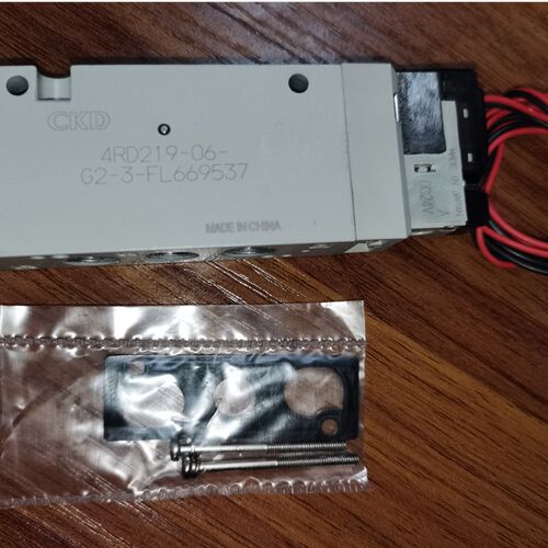 4RD219-06-G2-3-FL669537天行艾尔发机械手原装配件CKD24V电磁阀