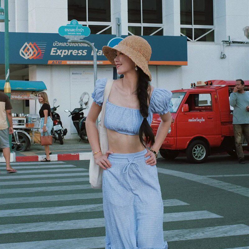 海岛旅游拍照衣服女夏季气质高级感小众复古露腰度假两件套装长裙