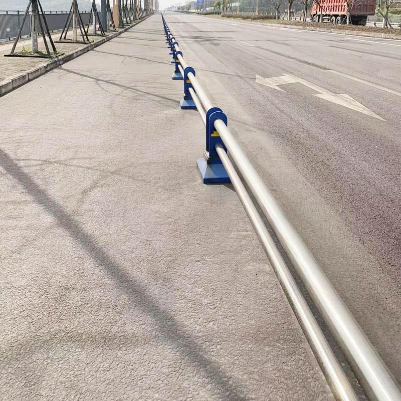 小区车辆分流道路隔离栏市政道路护栏不锈钢复合管防撞栏杆