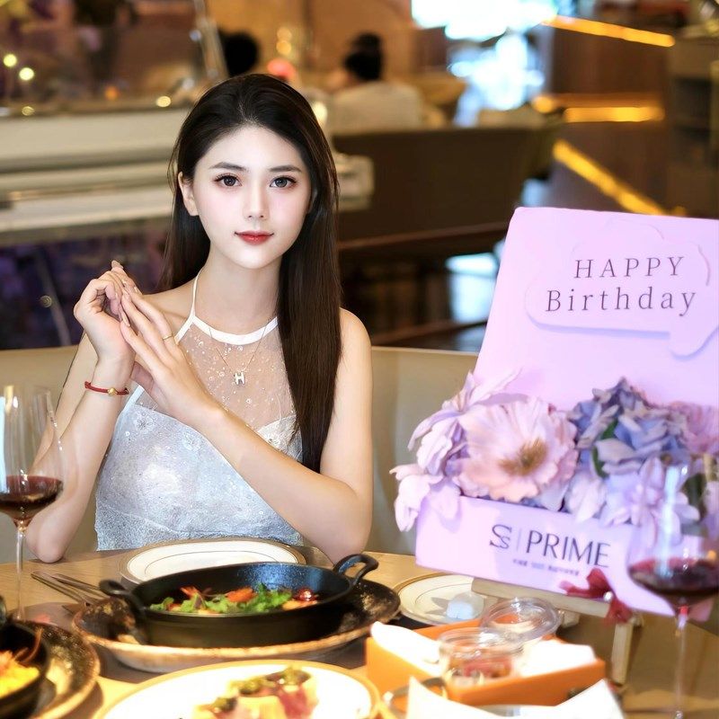 网红高档西餐厅牛排家生日布置桌面立牌花厨迎宾牌定制装饰定制