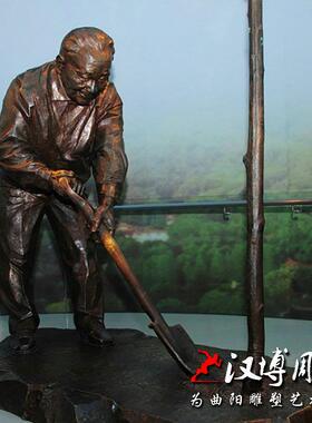 玻璃钢白色效果雕塑古代农民人物雕塑挑水浇树主题雕塑公园景观