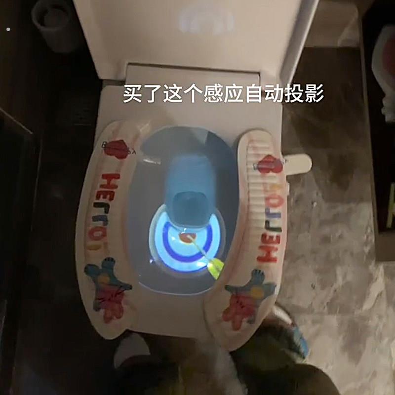马桶投影灯智能感应气氛灯家用化妆室小夜灯男朋友上厕所瞄准神器