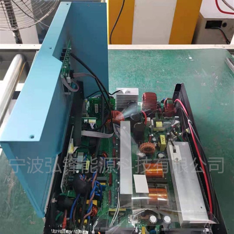 新款光伏3.5KW 5.5KW逆控一体机100A MPPT支持无电池运行120-450V