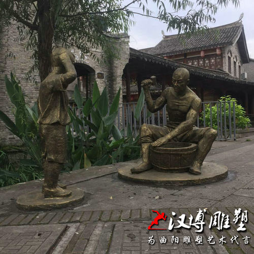 玻璃钢仿铜人物雕塑公园景观民俗小品雕塑小孩和父亲猜拳洗衣雕塑