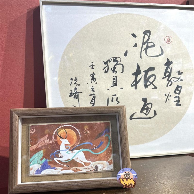 敦煌文创莫高窟墙皮泥板画飞天藻井壁画彩绘简约装饰摆件旅游礼品