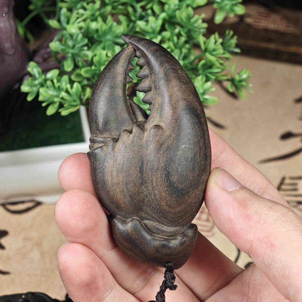 沉香木雕刻螃蟹钳手把件文玩木雕手把件盘玩把玩件