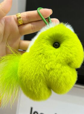 持有绿马可爱獭兔毛绿色小马车钥匙扣挂件毛绒健康马包包挂饰礼物