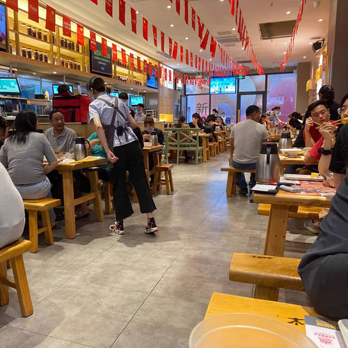 烧烤店桌椅板凳实木长桌原木色木屋烧烤店小吃桌子串串火锅桌餐厅