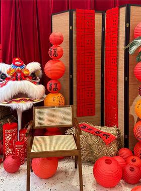 咖啡馆中式新年场景布置红色灯笼醒狮头装饰摆饰元旦拍照打卡道具