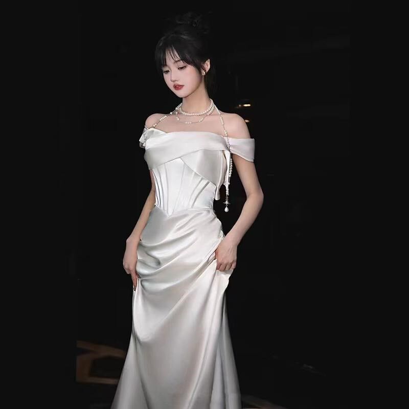 法式一字肩白色缎面迎宾出门轻婚纱新娘宴会拖尾显瘦敬酒晚礼服裙