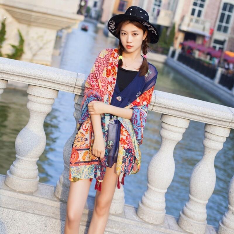夏季防晒披肩女2025新款盘扣长款民族风旅游拍照薄款沙滩丝巾斗篷