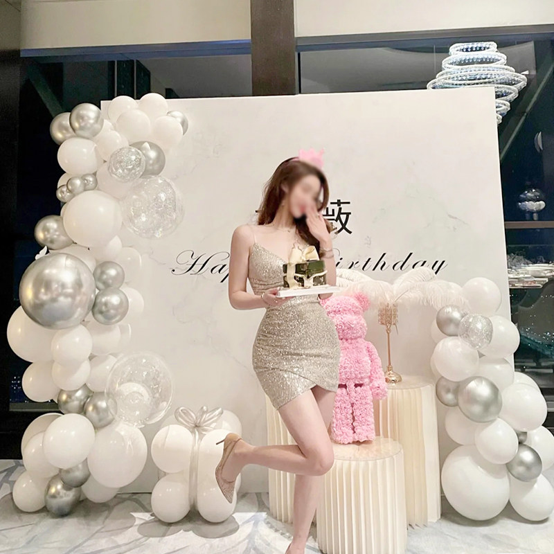 女友女神生日布置惊喜18岁气球装饰成人KT板场景浪漫酒店室内布置