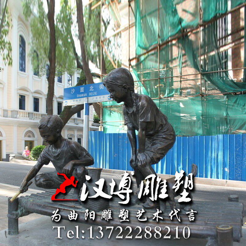 玻璃钢仿铜童趣小孩花坛玩耍雕塑 户外城市广场步行街商业街铜雕