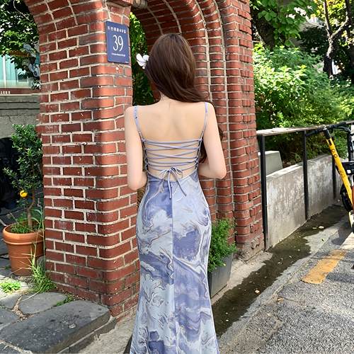 实拍御姐高级感辣妹超显身材包臀裙扎染印花露背绑带法式连衣裙