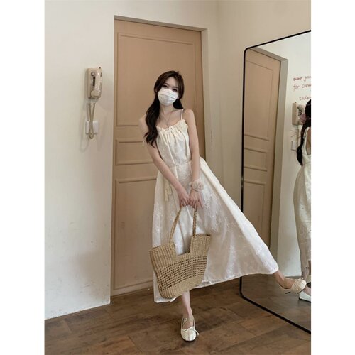 刺绣提花纯色吊带连衣裙女夏季法式气质海边度假系带收腰显瘦长裙