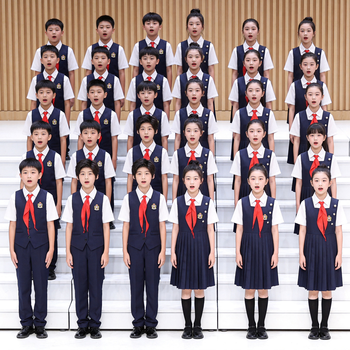 新款儿童团体合唱演出服中