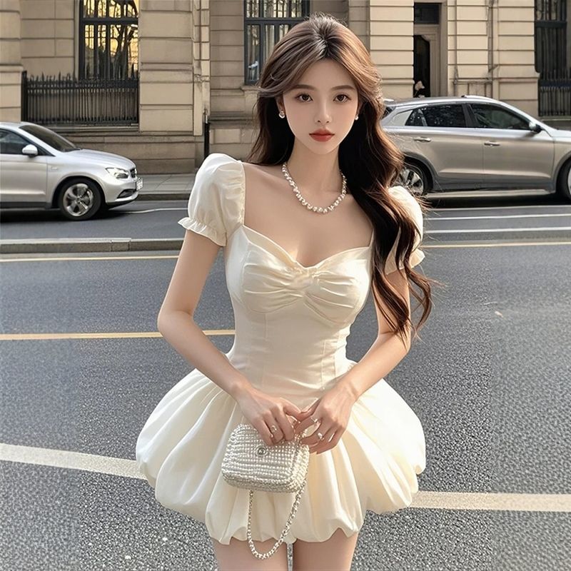 法式V领泡泡袖连衣裙女2025夏季新款纯欲褶皱收腰显瘦蓬蓬短裙…
