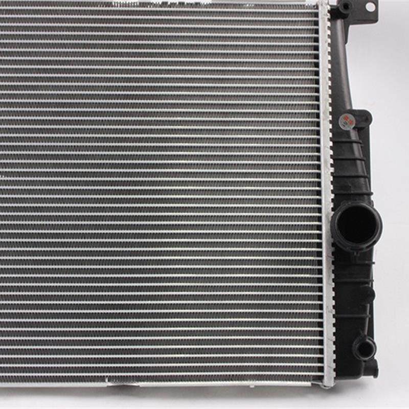 适用于宝马3系F35水箱散热器316散热网318冷320凝323器325I328I33