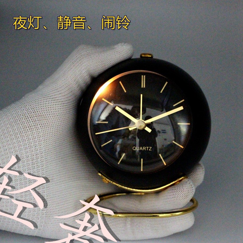 圆形金属时尚夜灯闹铃闹钟表学生静音酒店客房木制北欧轻奢小台钟