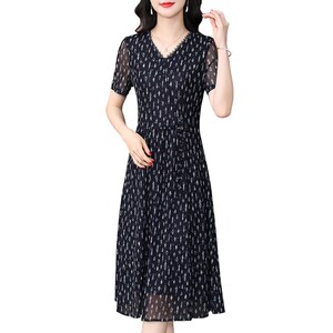 香妮芬夏季轻奢高级感中年妈妈连衣裙2024新款夏装洋气高贵修身裙