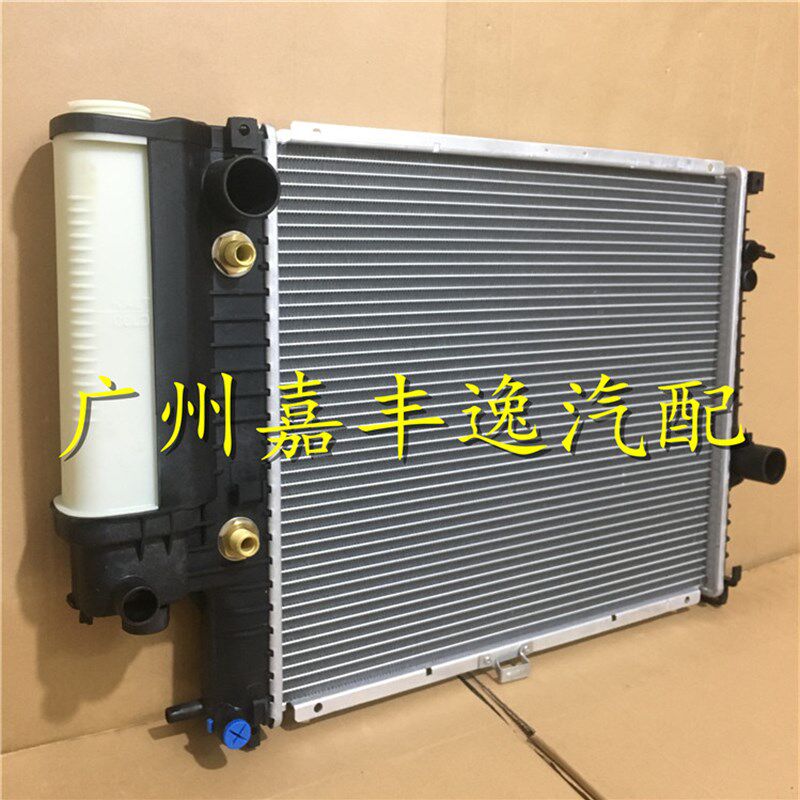 适用于汽车5系E39带水壶水箱散热器 91-99年520 523i 528i水箱