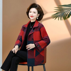 中老年女装新款羊毛开衫老年人秋季冬上衣洋气妈妈春装外套50岁