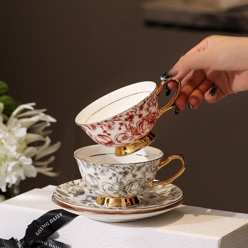 漫时光玫瑰假日咖啡杯碟高级感轻奢高颜值描金边陶瓷红茶杯子摆件