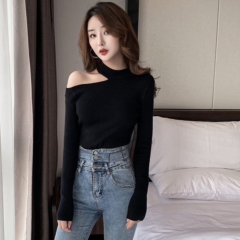 露肩毛衣女性感上衣打底衫秋冬2021新款修身漏单肩挂脖长袖针织衫
