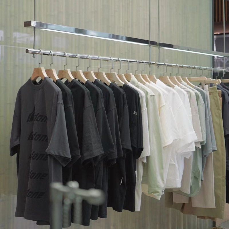 服装店展示架带灯钢丝吊挂高档不锈钢壁挂式陈列架女装店橱窗吊架