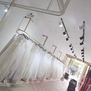 婚纱店展示架金色简约壁挂服装店上墙侧挂礼服架旗袍影楼陈列货架