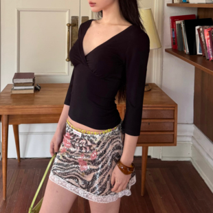 ICVIBE 性感极简·优雅中袖+皱褶胸部+前后V领 收腰黑色上衣