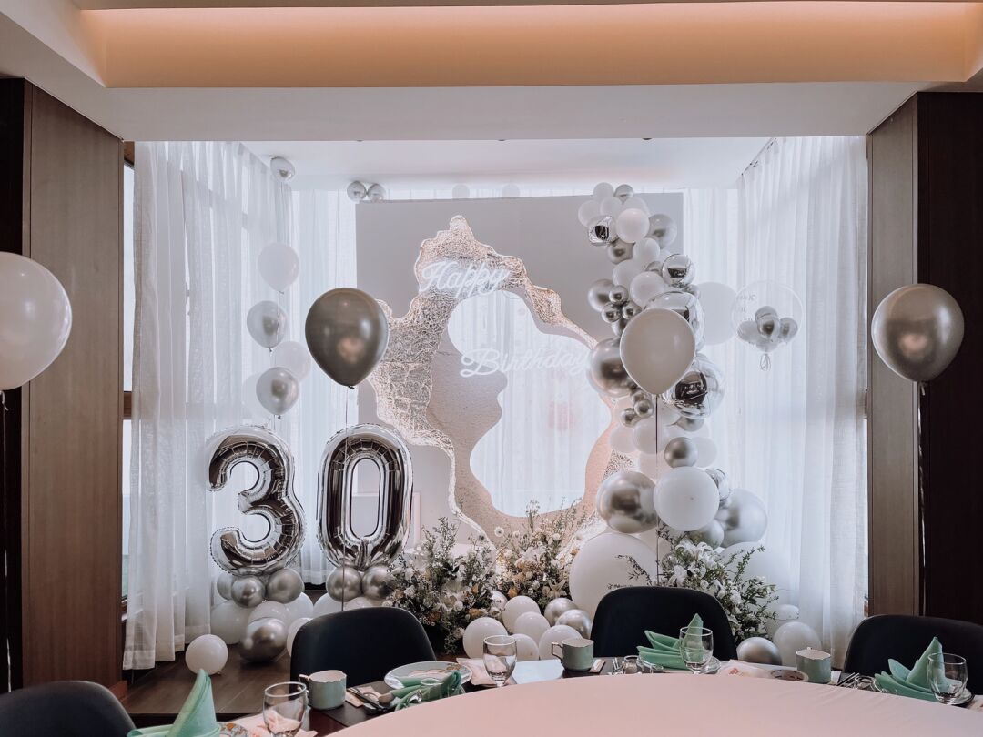 30岁生日布置场景kt板高级感银色装饰生日氛围18岁生日partyKT板