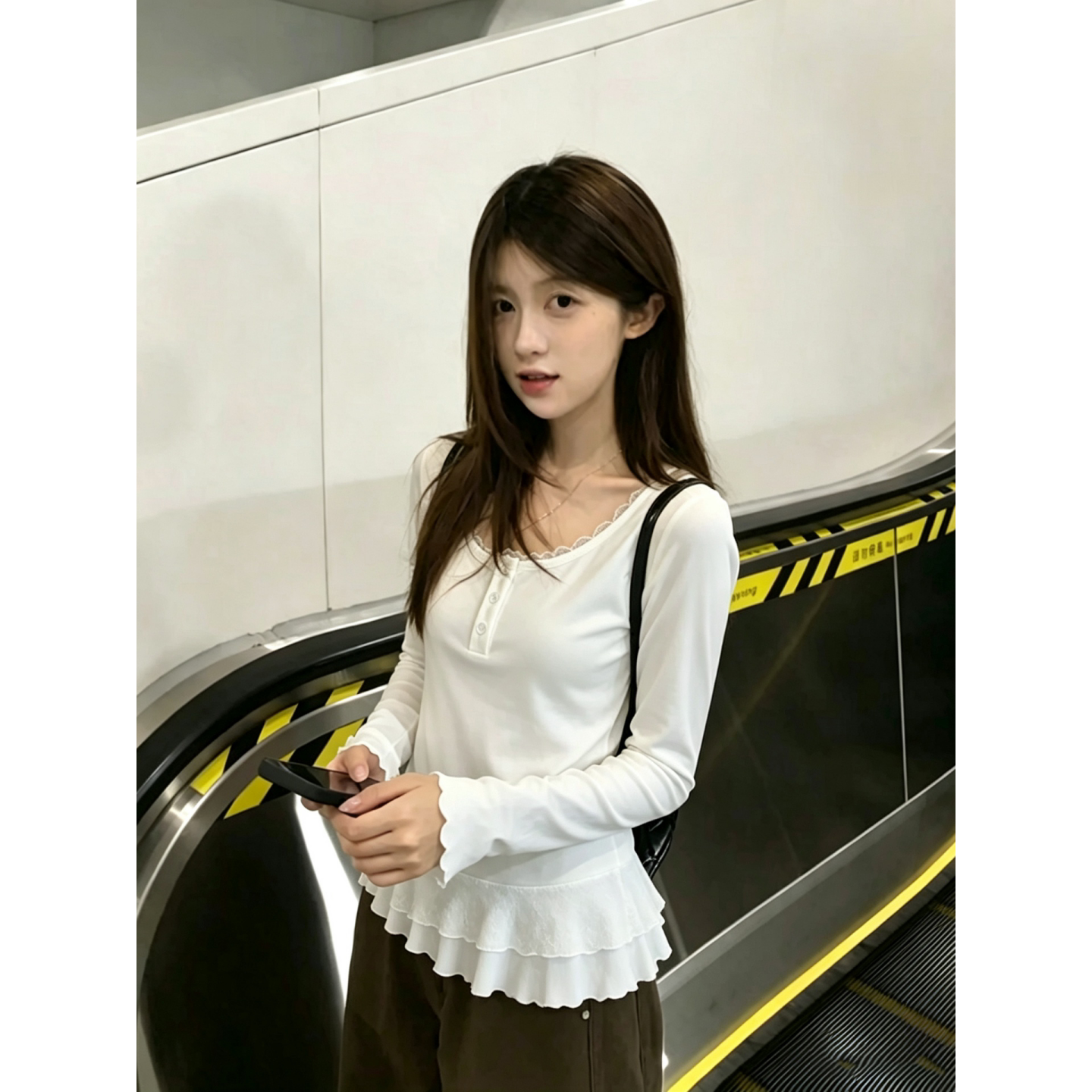 韩系白色蕾丝花边内搭打底衫女早秋设计感修身新款长袖t恤小上衣