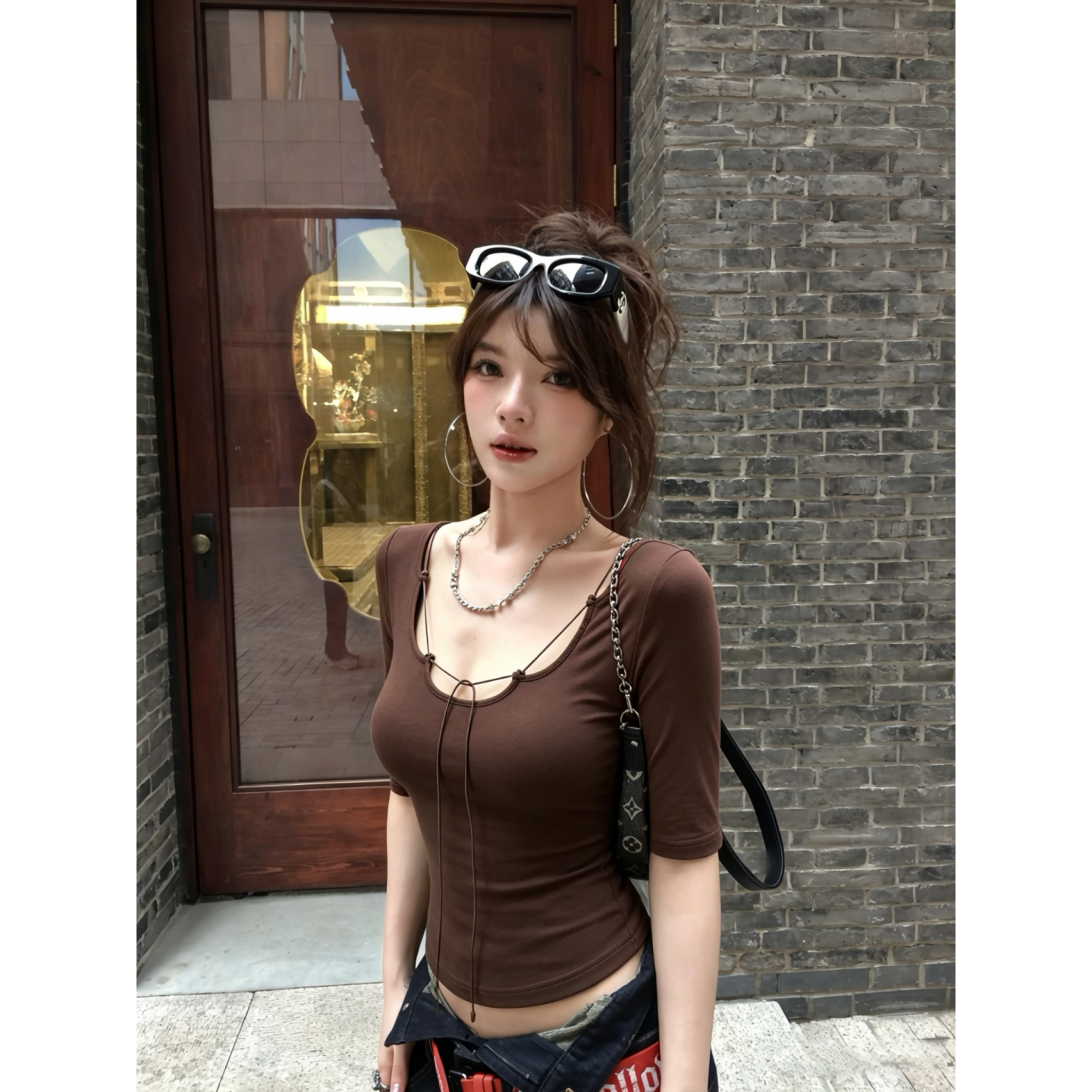 咖色辣妹t恤女夏季设计感修身显瘦打底衫短袖纯欲百搭中袖U领上衣
