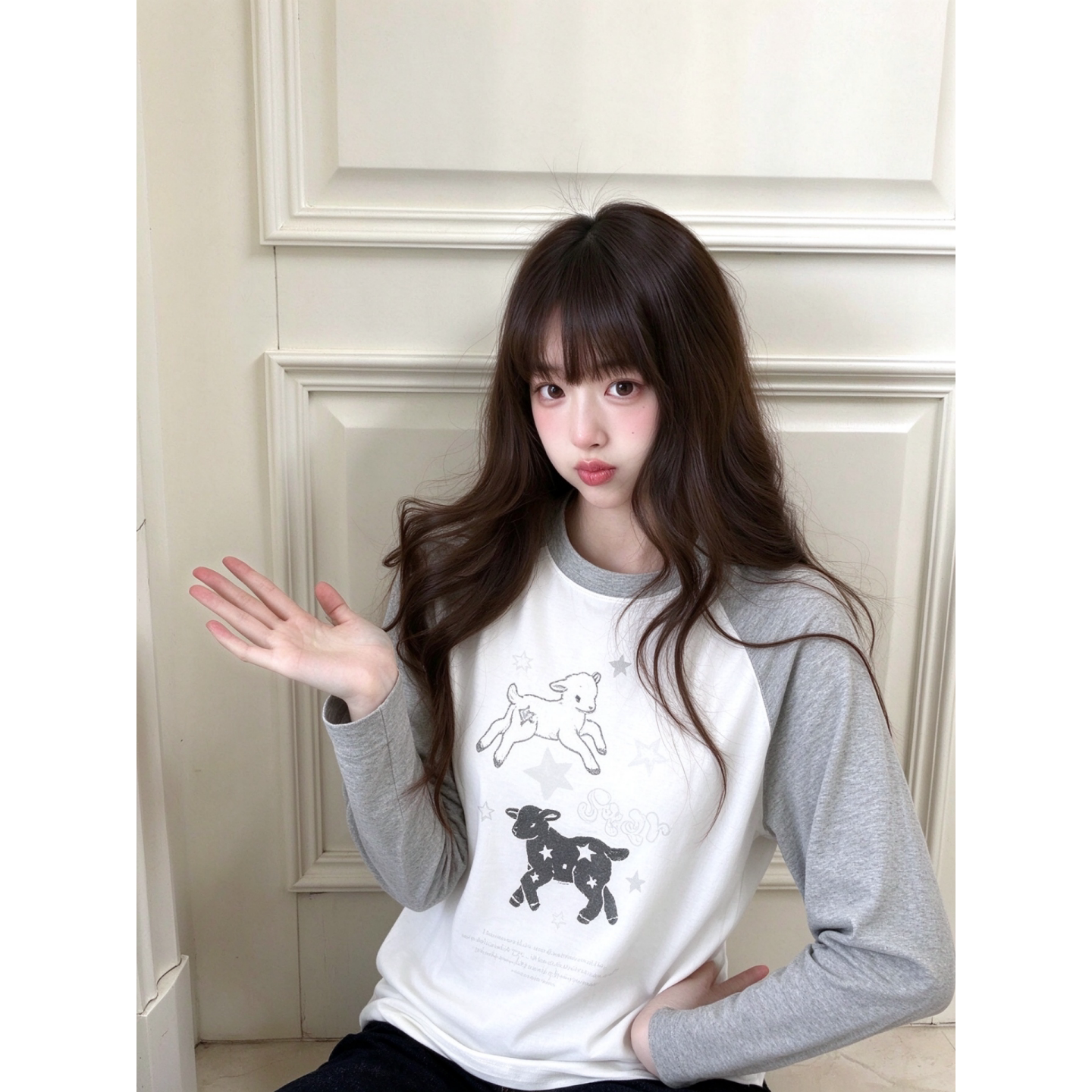 拼色插肩圆领长袖T恤女早秋甜美系小众小羊印花宽松慵懒内搭上衣