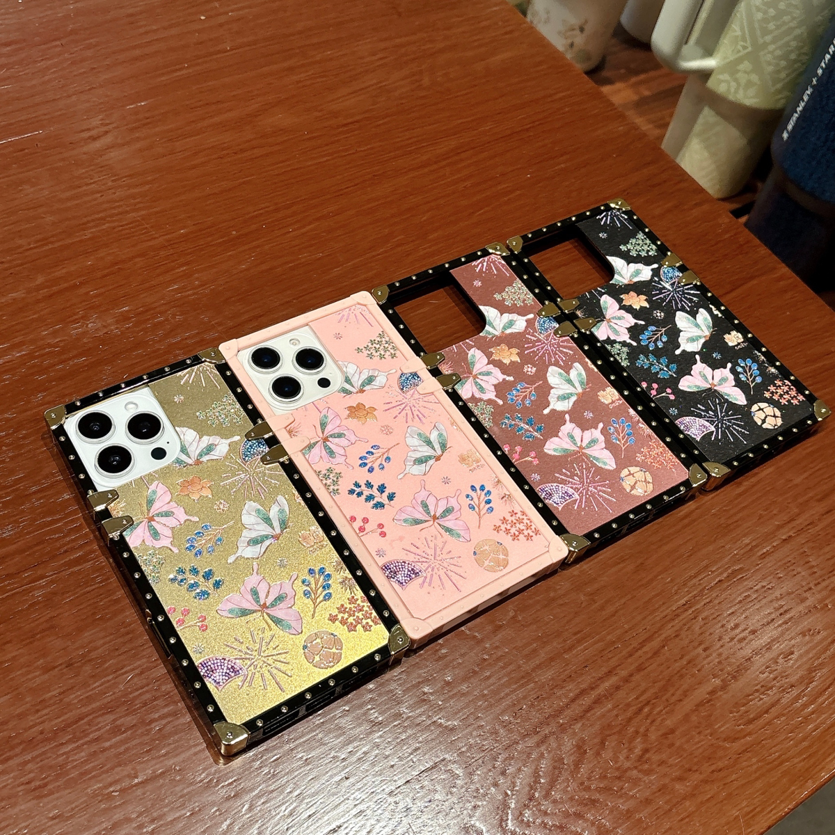 「蝶舞烟火」6D闪粉浮雕蝴蝶烫金复古行李箱手机壳国风轻奢铆钉边框保护套
