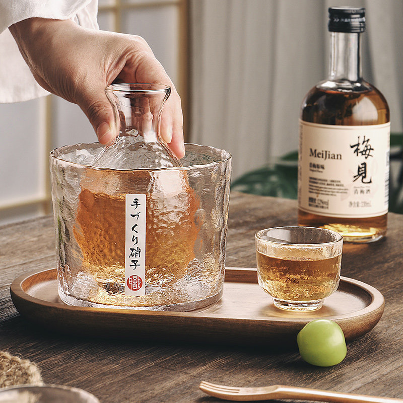 日式玻璃清酒壶组手工水晶清酒杯复古风格酒具组木制托盘清酒套组图片