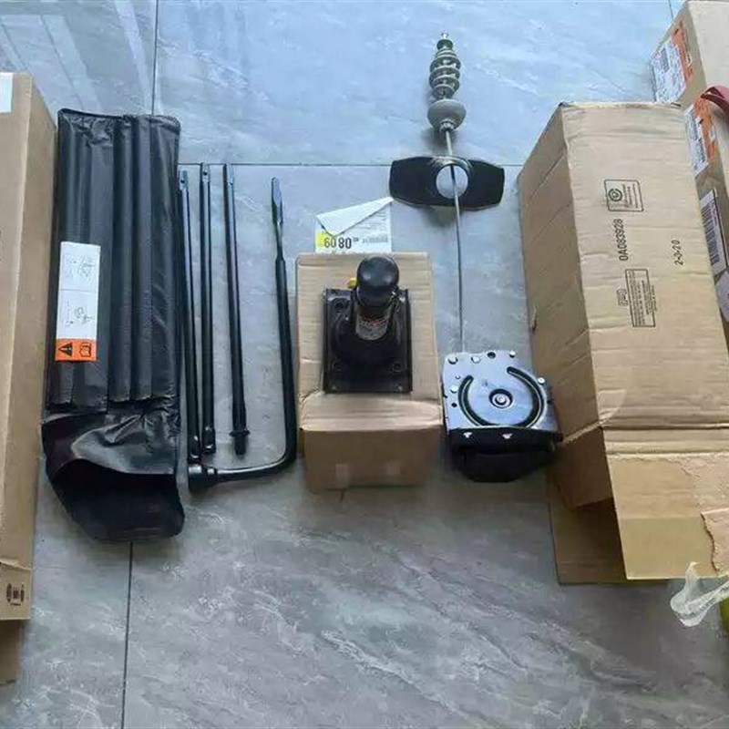 适用凯迪拉克凯雷德备胎支架 千斤顶 轮胎扳手工具包备胎安装支架