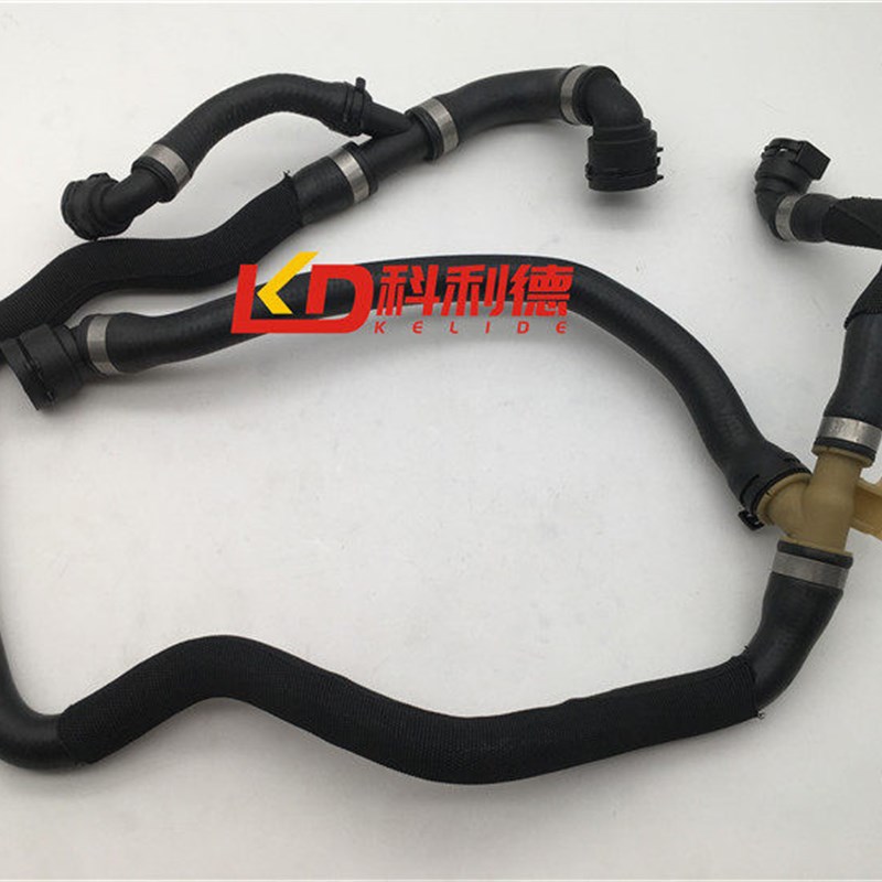 适用宝马E70副水箱水管X6节温器E71四通水管X5散热器三通上下水管