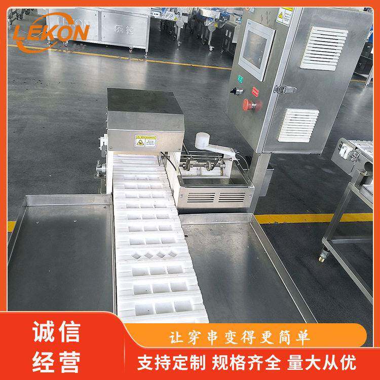双肠腊肠穿串机鱼丸牛丸自动穿串神器鱿鱼鲜虾穿串设备厂家
